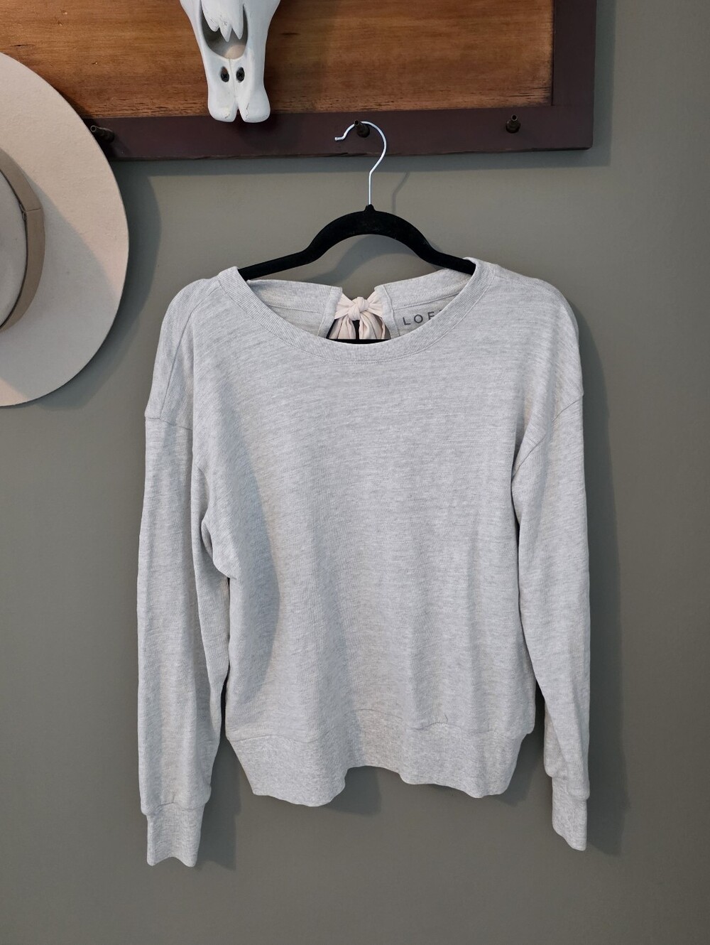 Loft Gray Knit Sweatshirt Back Bow Size S - Picture 2 of 7